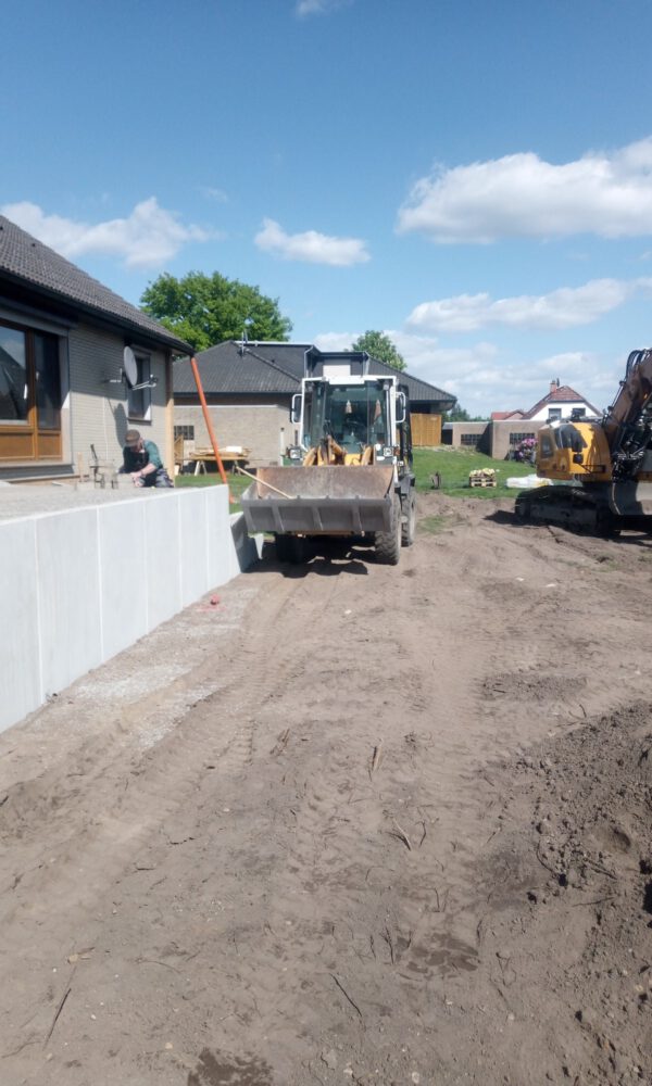 Ein Radlader auf einer Baustelle